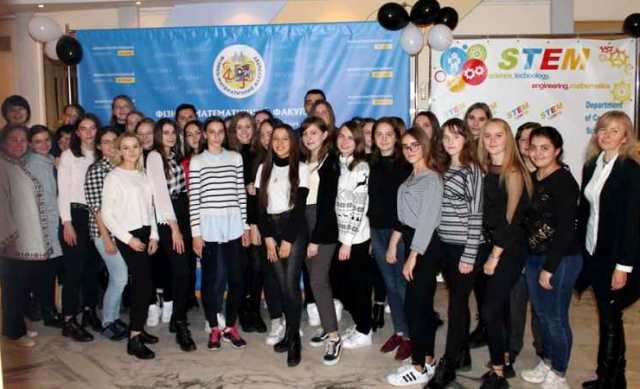 Учасницi локацiї Нiч коду